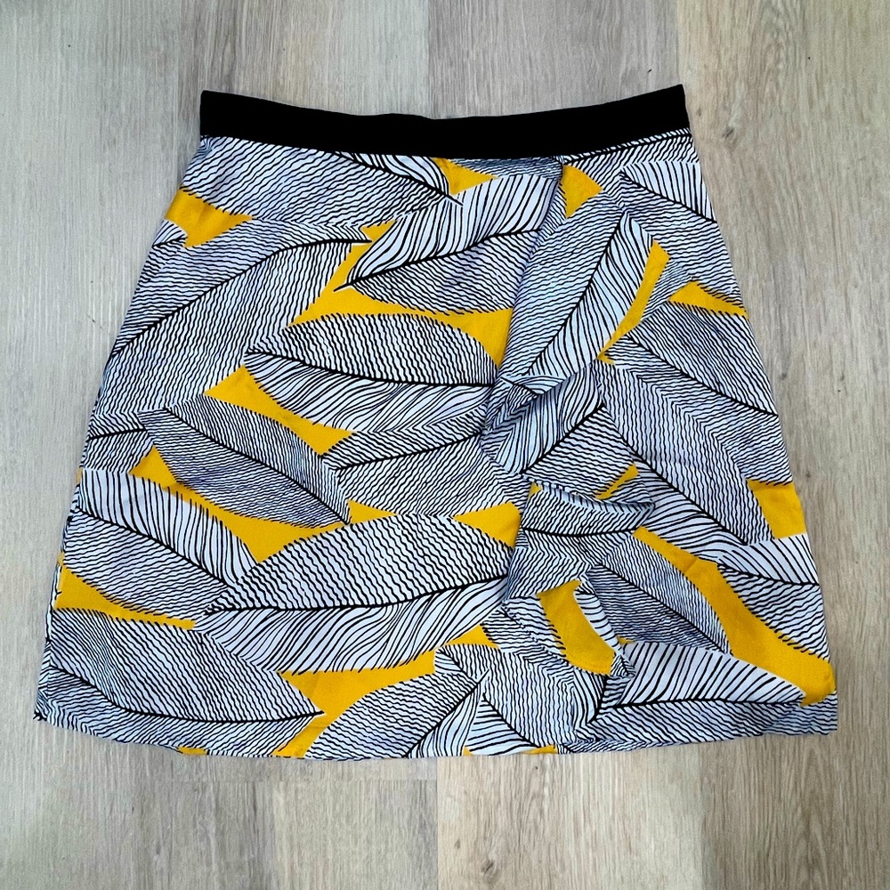 Yellow and black silk skirt, Loft Size 2